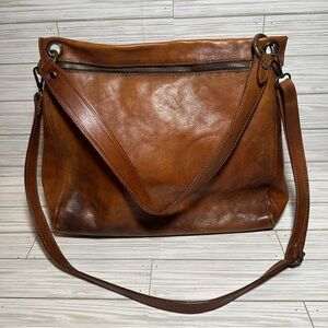 I Medici Firenze Italian Leather Crossbody Shoulder Bag in Cognac Brown